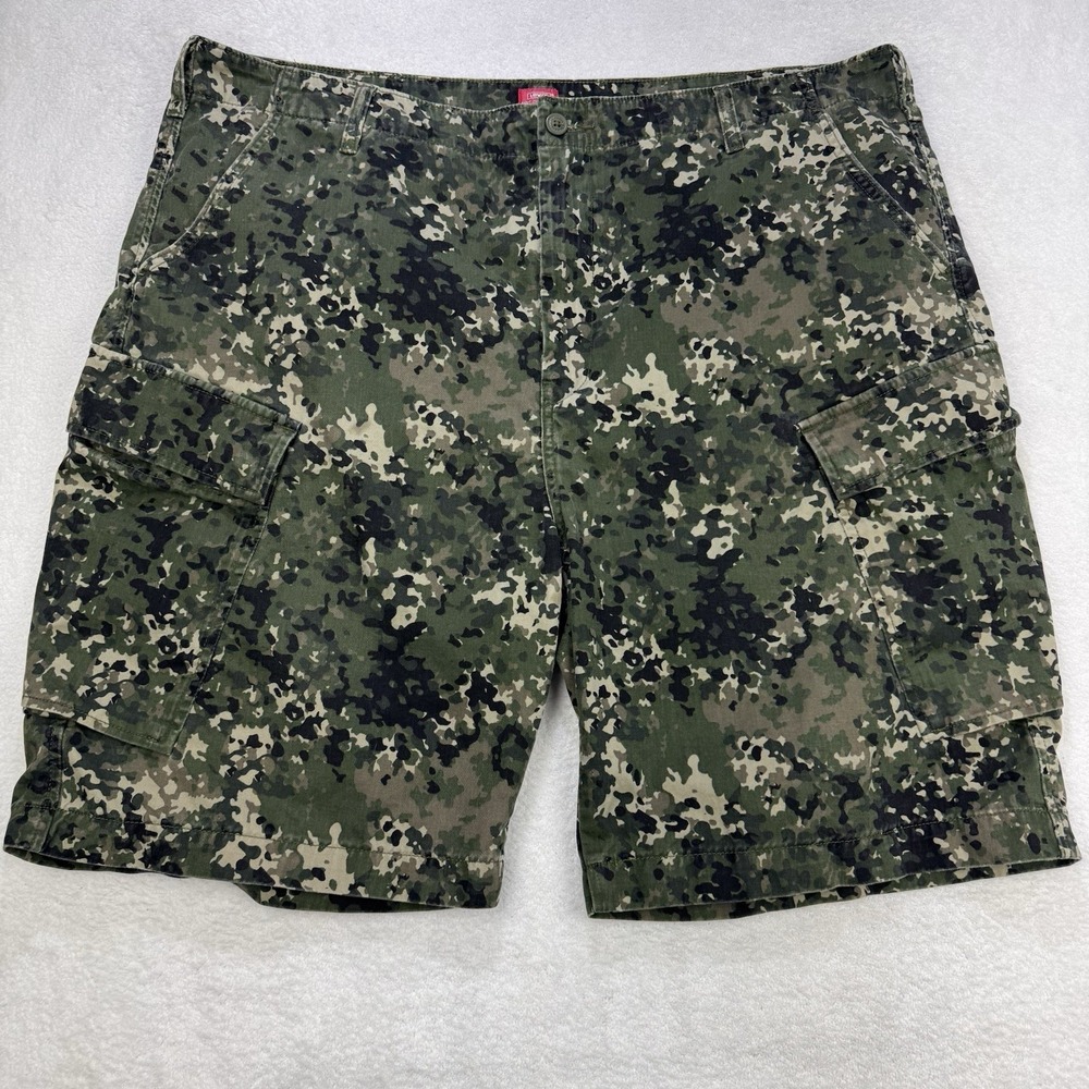 Levi's 541 Men Cargo Shorts 42x9 Camo Green 10" Camouflage 54756-02024